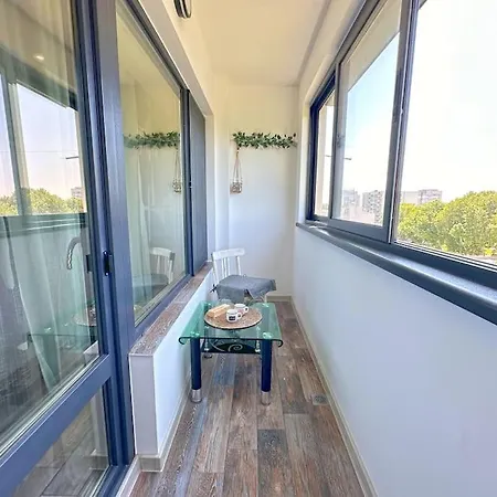 Spacious 3 Bedroom Step To Sea Garden And Varna
