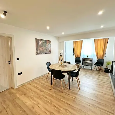 Spacious 3 Bedroom Step To Sea Garden And Apartmán Varna