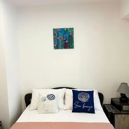 Spacious 3 Bedroom Step To Sea Garden And * 바르나