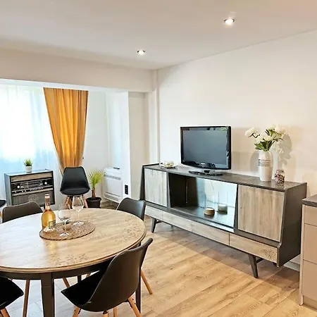 Spacious 3 Bedroom Step To Sea Garden And * 바르나